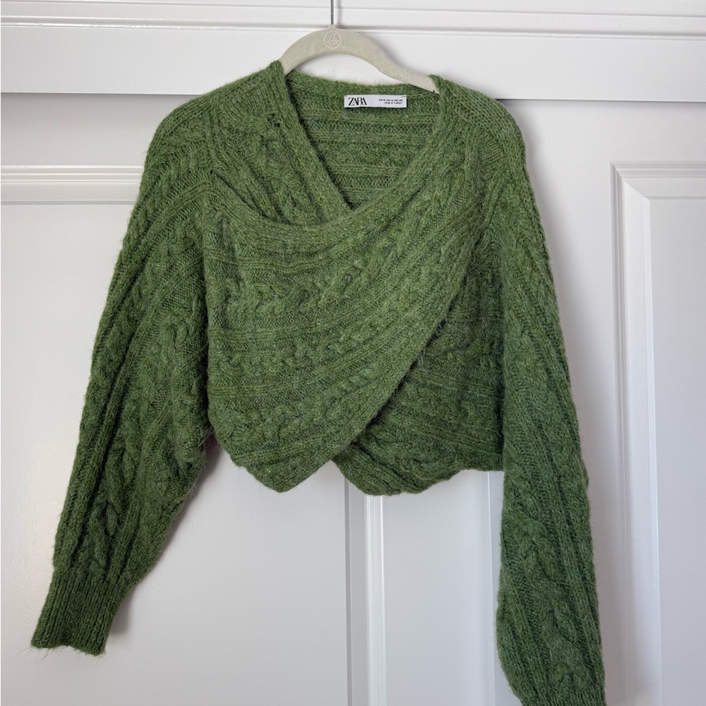 Zara Green Shrug with Cable Knit and Fluffy Texture